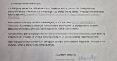 Rodzina z Nieporętu dziękuje policjantom z Legionowa