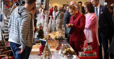 Pierwsza dama Marta Nawrocka odwiedziła Międzynarodowy Kiermasz Dobroczynny