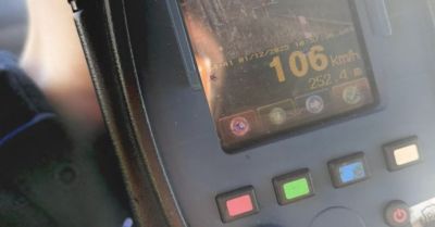 Jechała 106 km/h w obszarze zabudowanym i straciła prawo jazdy