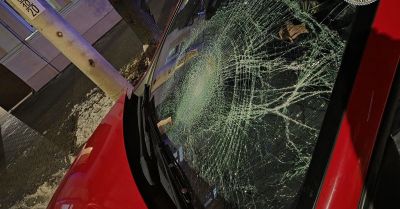 Kierująca mercedesem potrąciła młodego mężczyznę na hulajnodze