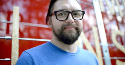 Medioznawca o przejęciu WBD: więcej powodów do niepokoju niż do zadowolenia dla polskiego rynku medialnego