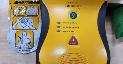 Defibrylator AED dostępny całodobowo w komendzie w Wąbrzeźnie