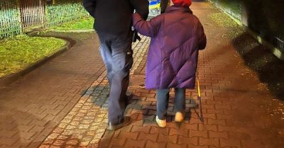 Seniorka 90 lat odnaleziona po szybkiej akcji policji i rodziny