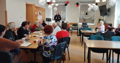 Policja uczula seniorów na oszustwa i bezpieczeństwo