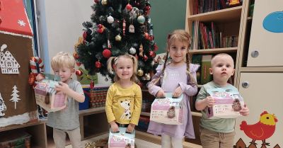 Przedszkolaki i maluchy ze żłobka gminnego w pszennie zebrały dary dla bezdomnych zwierząt ze schroniska w Świdnicy