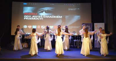 Młodzież i społeczność reagują przeciw przemocy w Szamotułach