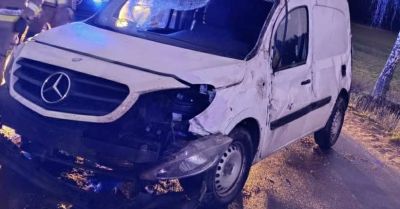 Zabrał służbowe auto i wjechał do rowu