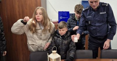 Betlejemskie Światło Pokoju u jędrzejowskich policjantów