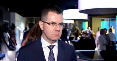 W UE powstaje 12 mln t odpadów tekstylnych rocznie. Artyści przez sztukę chcą promować drugi obieg w modzie