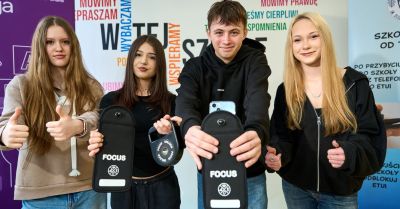 Mniej ekranów, więcej relacji. Wrocławskie szkoły odrywają dzieci od smartfonów