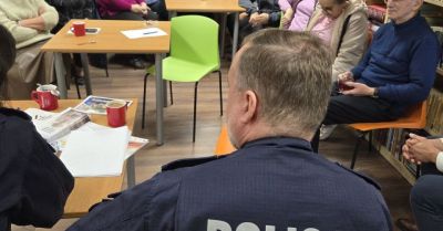 Seniorzy uczą się bezpieczeństwa podczas lokalnych debat