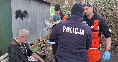 Policjanci i MOPR pomagają osobom w kryzysie bezdomności