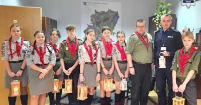 Betlejemskie Światło Pokoju trafiło do komendy w Bieruniu