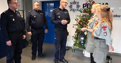 Wigilijne spotkanie białostockiej komendy z Betlejemskim Światłem