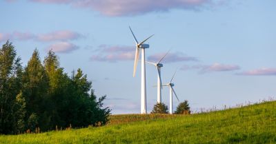 Wiatr na lądzie napędza polski przemysł - buduje krajowy łańcuch dostaw i wzmacnia lokalną gospodarkę