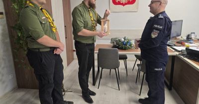Betlejemskie Światełko Pokoju dotarło do wrocławskiej policji