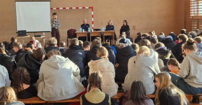 Debata w Strzyżowie o uzależnieniach młodzieży