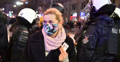 Prokuratura: akt oskarżenia dla policjanta za użycie gazu wobec Barbary Nowackiej