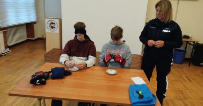 Uczniowie SP 2 w Wałczu uczą się bezpiecznych fajerwerków