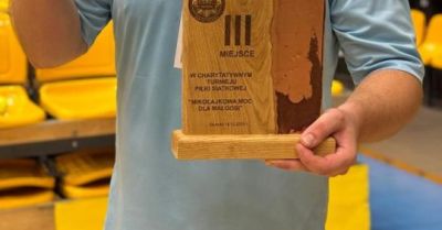 Świdniccy policjanci na podium turnieju charytatywnego