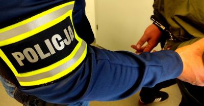 Poszukiwany 24-latek zatrzymany z narkotykami
