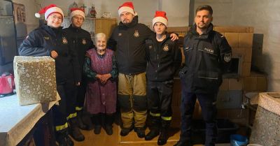 Policjanci i strażacy z Radomyśla wspierają potrzebujące rodziny