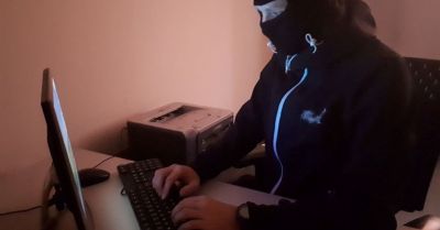 Oszustwa inwestycyjne. Senior z powiatu stracił 90 tys. zł