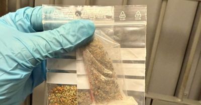 Nerwowe zachowanie przy BMW doprowadziło do zatrzymania