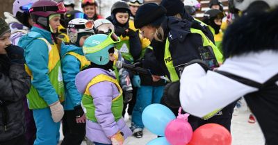 Na stoku w Przemyślu policjanci promują bezpieczne zimowe zabawy