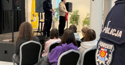 Policja szkoli wolontariuszy WOŚP w Końskich przed 34 Finałem