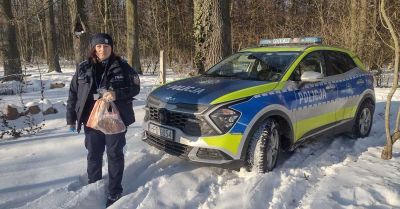 Dzielnicowi pomogli 73-latkowi kupując mu żywność