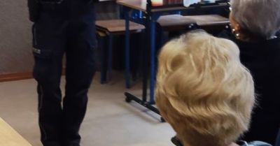 Policja uczy seniorów jak nie paść ofiarą oszustów