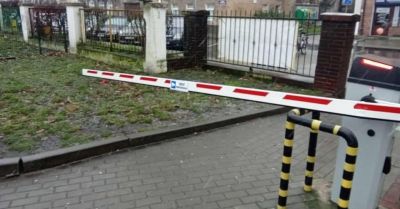 Pięciu nieletnich usłyszało zarzuty po zniszczeniu szlabanu