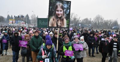 Tysiąc osób przeszło ulicami Jeleniej Góry w Marszu Ciszy upamiętniającym zabitą 11-latkę