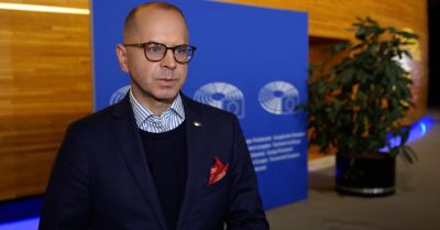 Ważna decyzja PE. To kolejny krok do zatwierdzenia 90 mld euro pożyczki dla Ukrainy