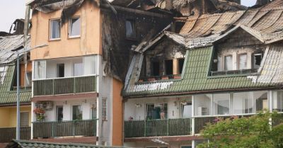 Prokuratura: najbardziej prawdopodobna przyczyna pożaru bloku w Ząbkach to zaprószenie ognia
