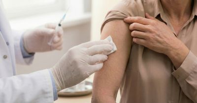 Półpasiec groźny zwłaszcza dla seniorów. Może prowadzić do uszkodzenia wzroku, słuchu i udaru mózgu