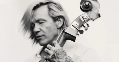 Poruszające, jazzowe love story Artysty i kontrabasu