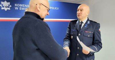 Komendant dziękuje pracownikom cywilnym z okazji Dnia Służby Cywilnej