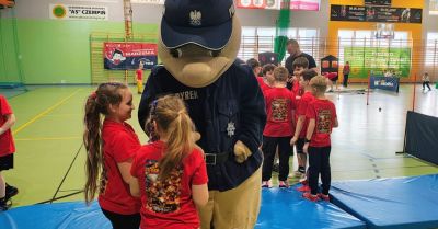 Policjanci na feriach w Czempiniu uczą bezpieczeństwa