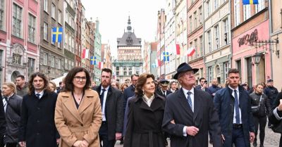 Król Szwecji Karol XVI Gustaw oraz królowa Sylwia przeszli z prezydent Gdańska Drogą Królewską