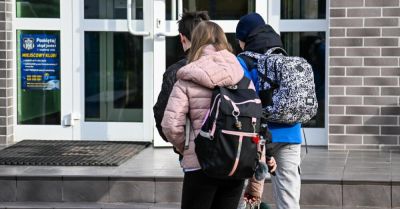 Nowacka: MEN nie planuje centralnie ustalać tego, jak uczniowie mają wyglądać i jak się ubierać