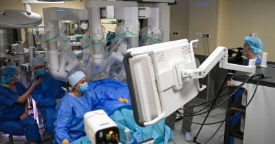 Lekarze ze szpitala MSWiA operowali z Chin pacjentów w Warszawie