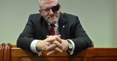 Grzegorz Braun stawił się na przesłuchanie w prokuraturze ws. pozbawienia wolności lekarki