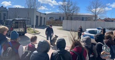 Uczniowie odkryli tajniki pracy policjantów w Gdyni