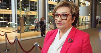 Różnice w zarobkach kobiet i mężczyzn skutkują luką emerytalną. Parlament Europejski apeluje o przyjęcie strategii w tym obszarze