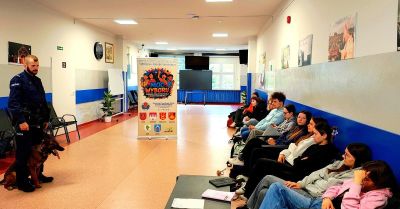 Policjanci promowali zawód wśród uczniów Katolika w Rawie