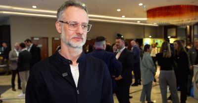 Q-commerce przestaje się kojarzyć wyłącznie z jedzeniem. Kurierzy w kilkanaście minut dostarczają też elektronikę czy kwiaty