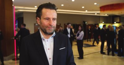 Zmienność cen surowców i trendów konsumenckich wymusza na firmach podejmowanie szybkich decyzji. Nadmiar danych spowalnia ten proces