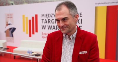 Sztuczna inteligencja coraz częściej wspiera pisarzy. Literacki konkurs Biedronki po raz pierwszy otwarty dla twórców korzystających z AI
